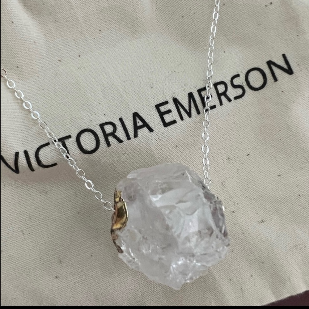 Victoria Emerson Crystal necklace✨